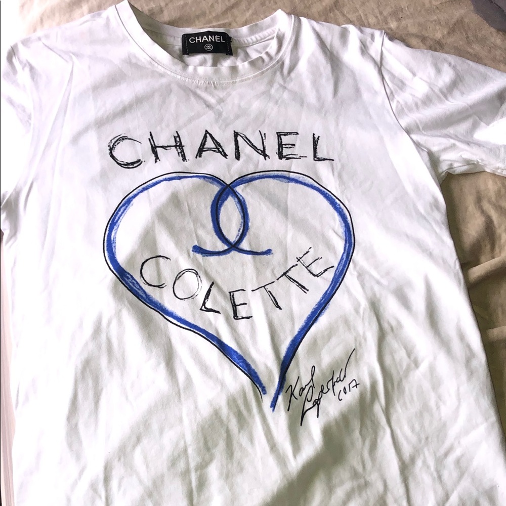 CHANEL White Short-Sleeve Tee with Blue Heart Graphic